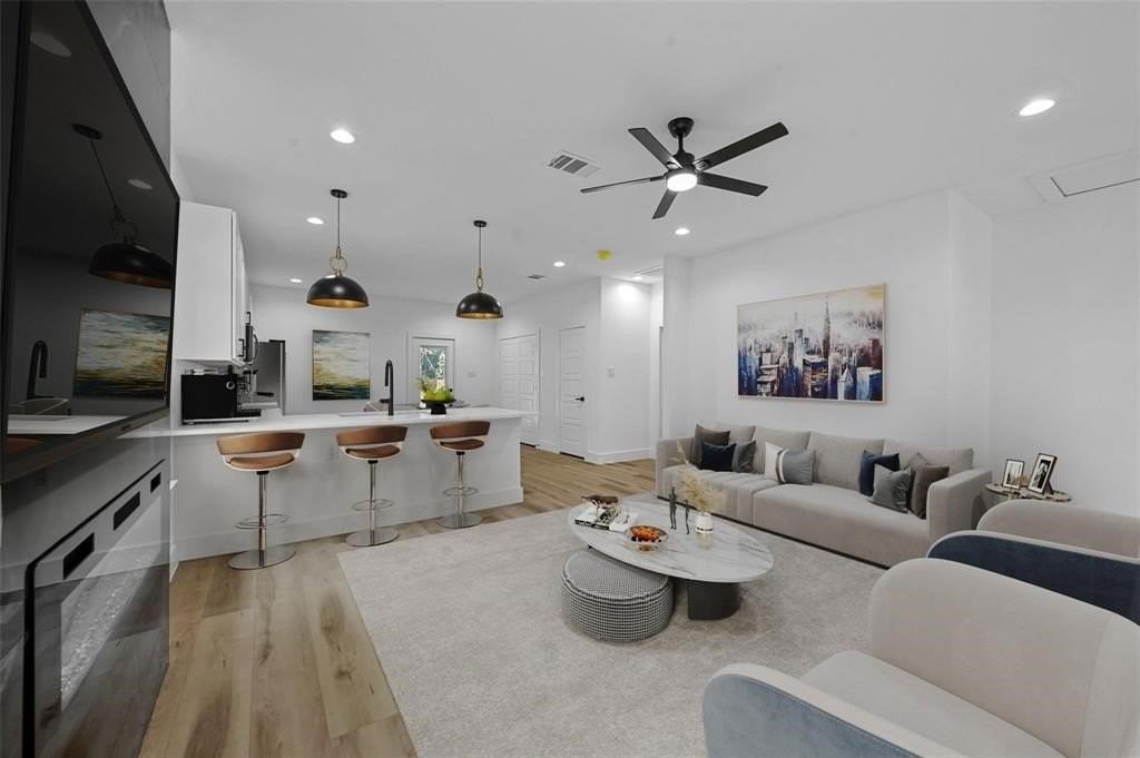 5424 Bourquin St - Photo 3 of 19