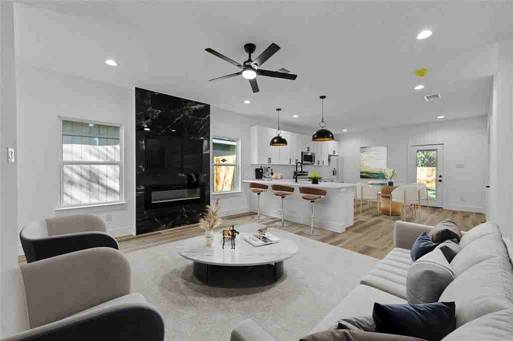 5424 Bourquin St - Photo 4 of 19