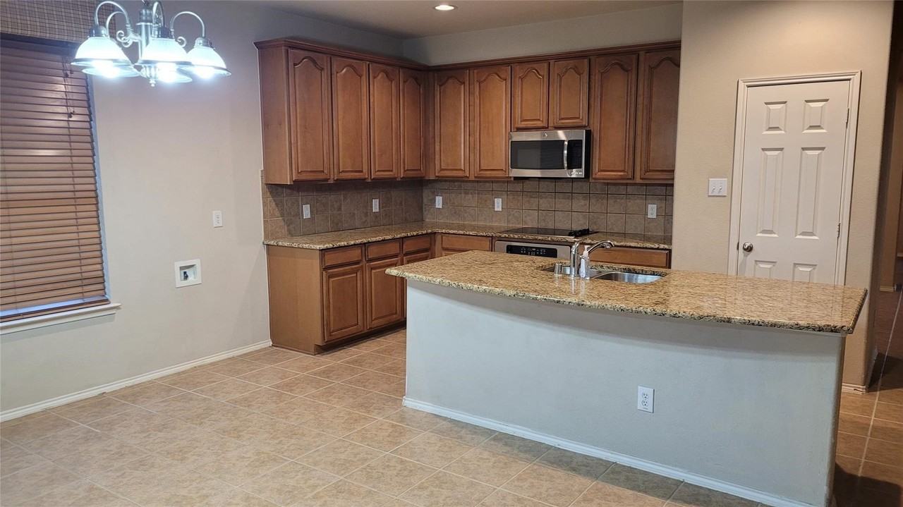 12739 Cardinal Creek Dr - Photo 6 of 23