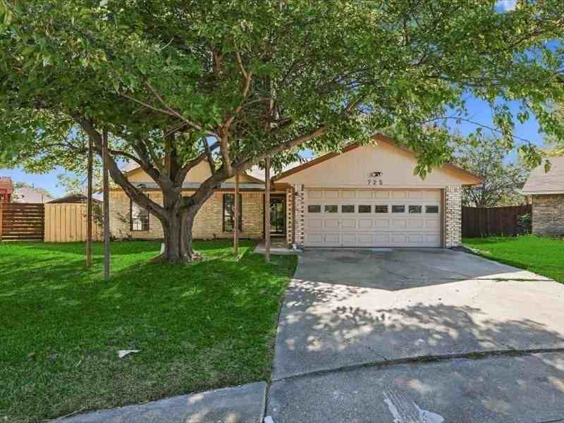 725 Southridge Ct - Photo 2 of 19