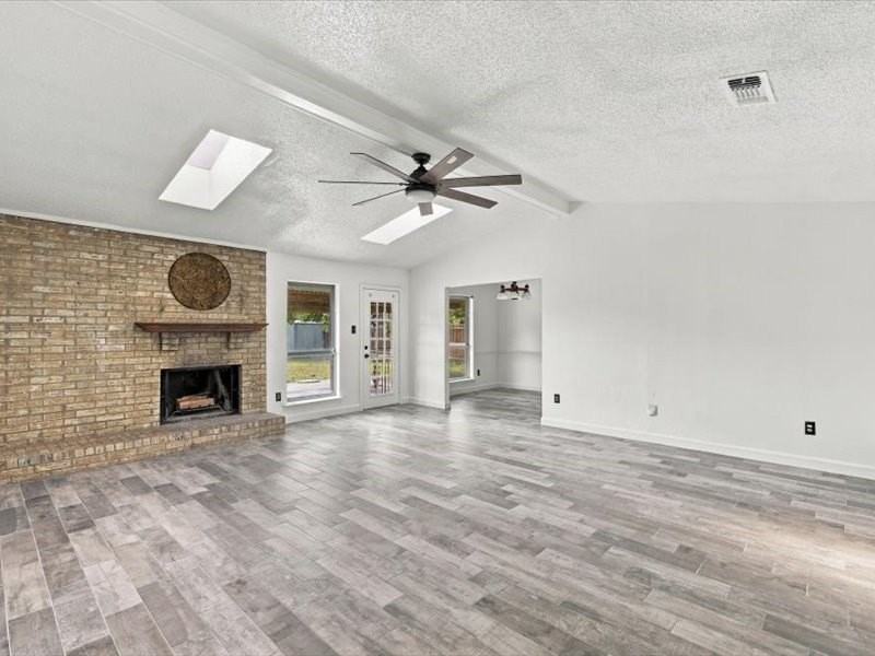 725 Southridge Ct - Photo 3 of 19