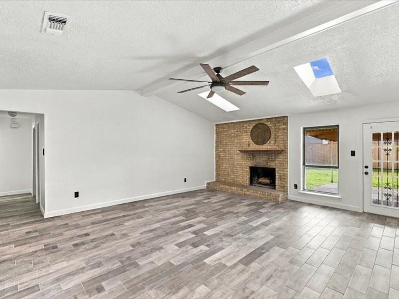 725 Southridge Ct - Photo 4 of 19