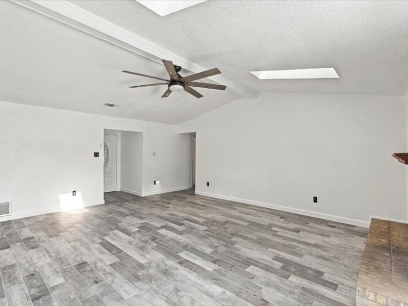725 Southridge Ct - Photo 5 of 19