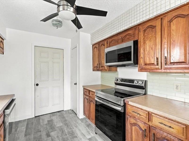725 Southridge Ct - Photo 6 of 19