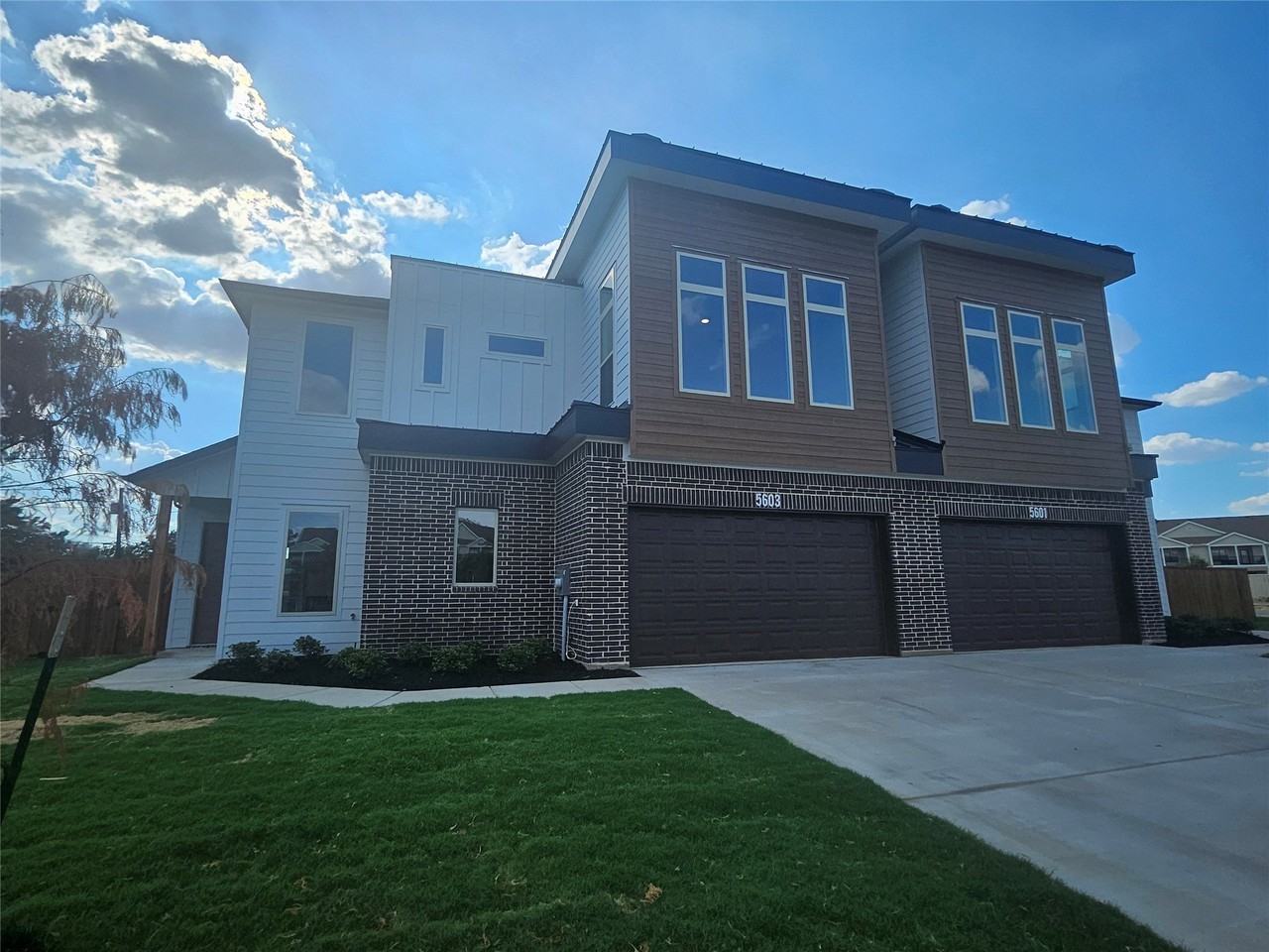 5603 Wayside Dr - Photo 2 of 25