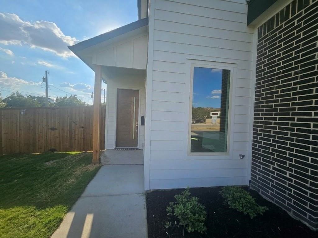 5603 Wayside Dr - Photo 3 of 25
