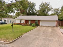 featured image of 909 Hallum St