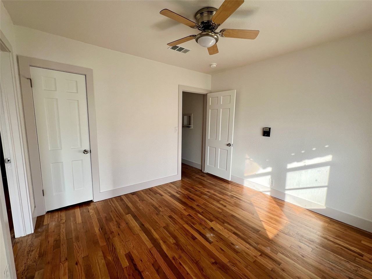909 Hallum St - Photo 7 of 17