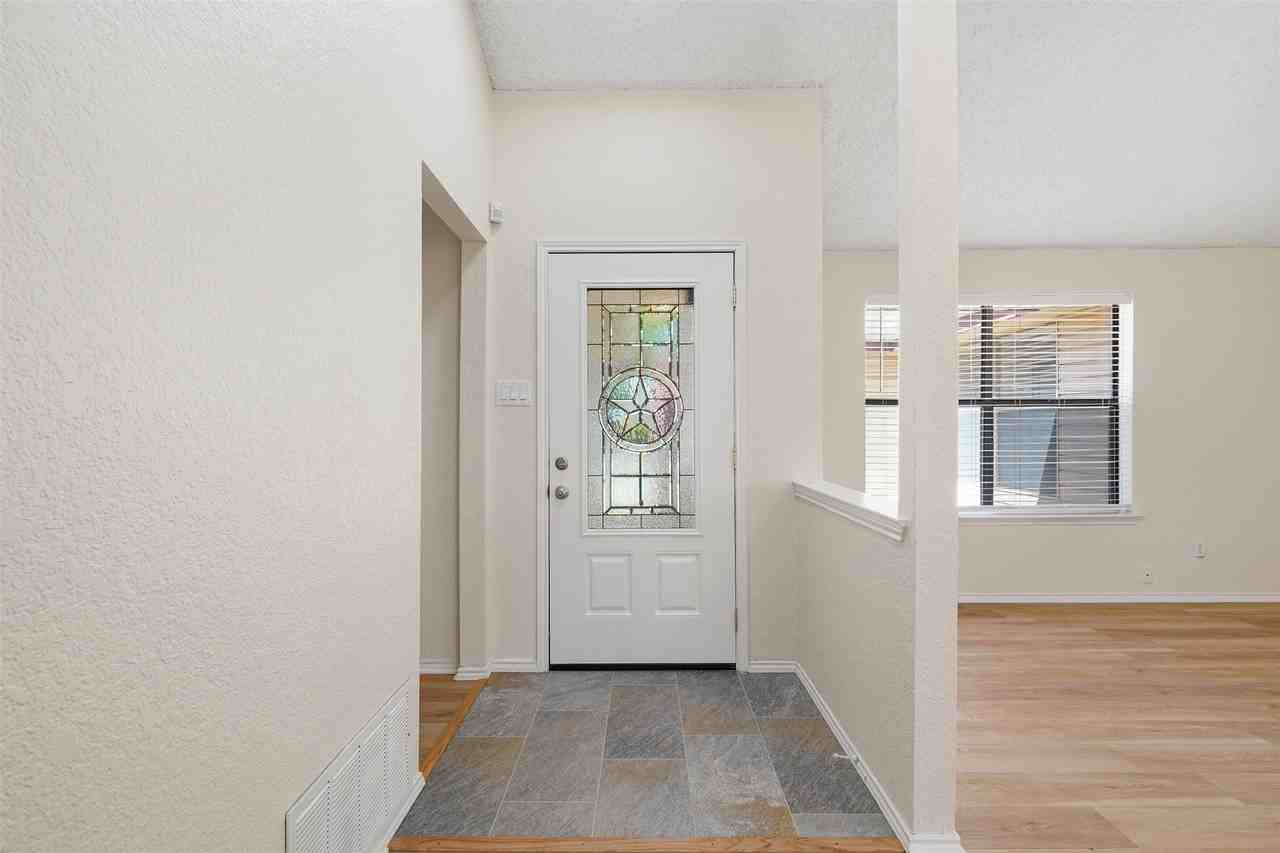 2406 Amber Hill Ln - Photo 5 of 30