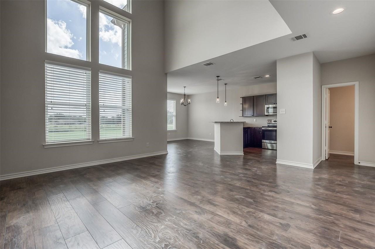 106 Eagle Meadow Dr - Photo 2 of 18