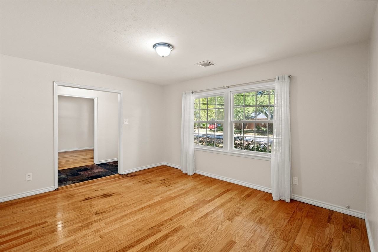 407 John Arden Dr - Photo 3 of 27