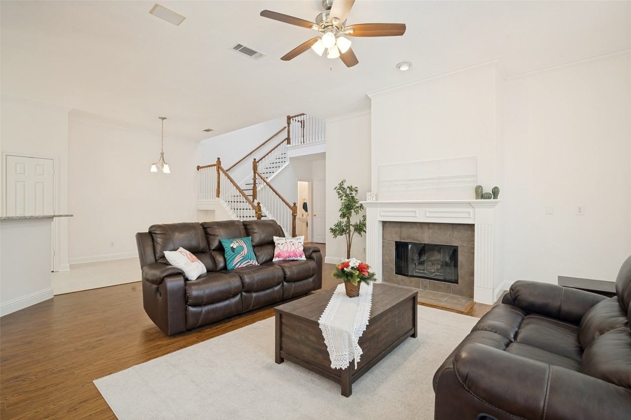6924 Harvey Ln - Photo 3 of 25