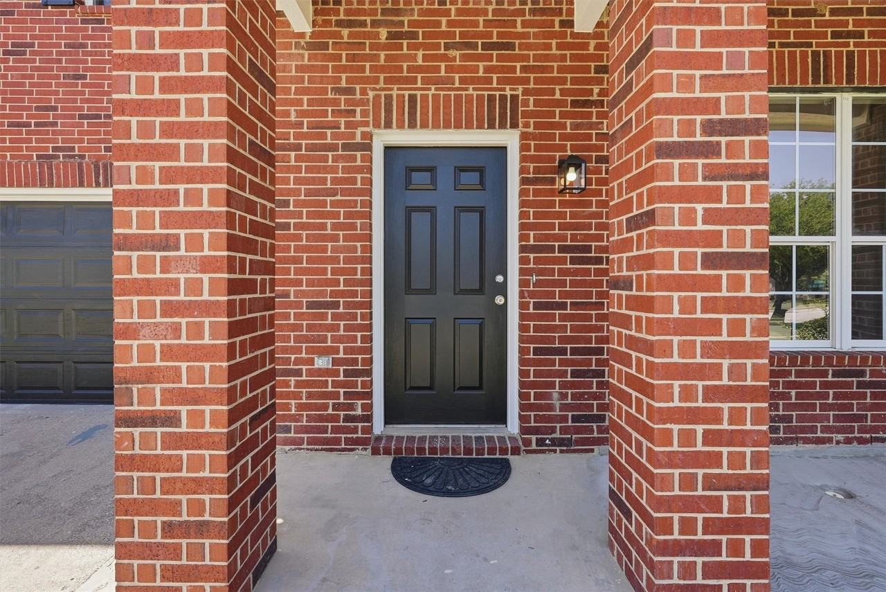 7104 Starwood Dr - Photo 2 of 40