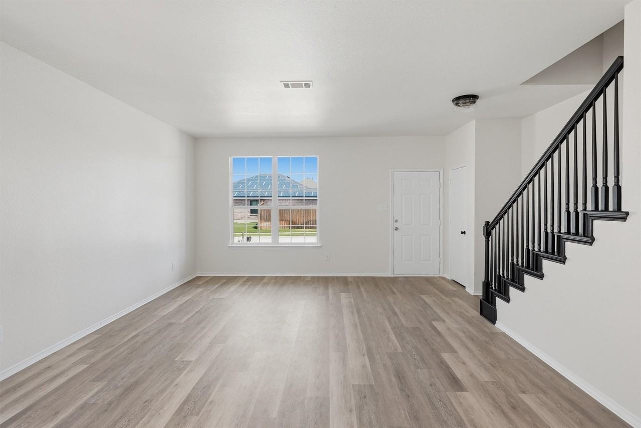 7104 Starwood Dr - Photo 3 of 40