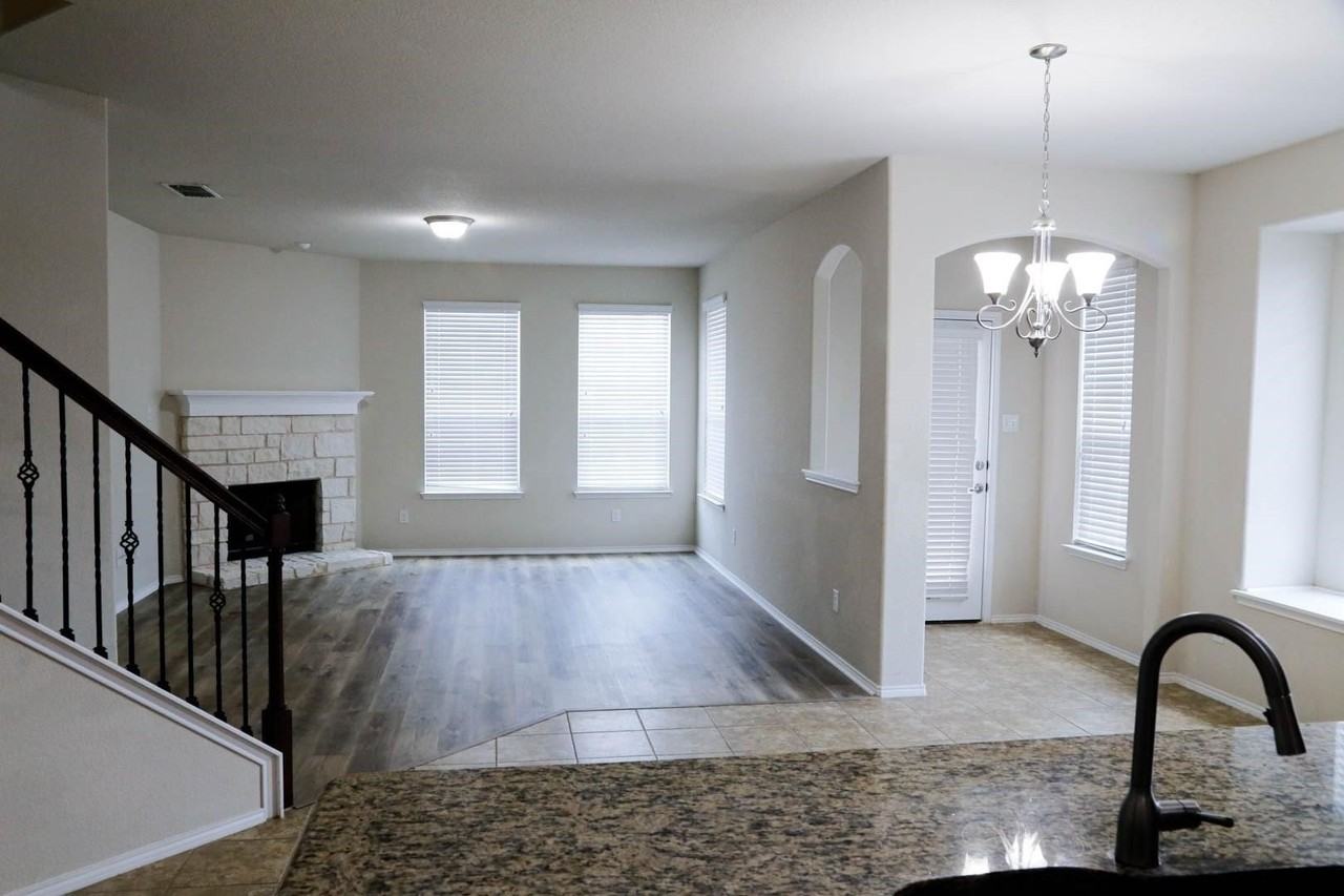 3213 Peninsula Trl - Photo 3 of 17