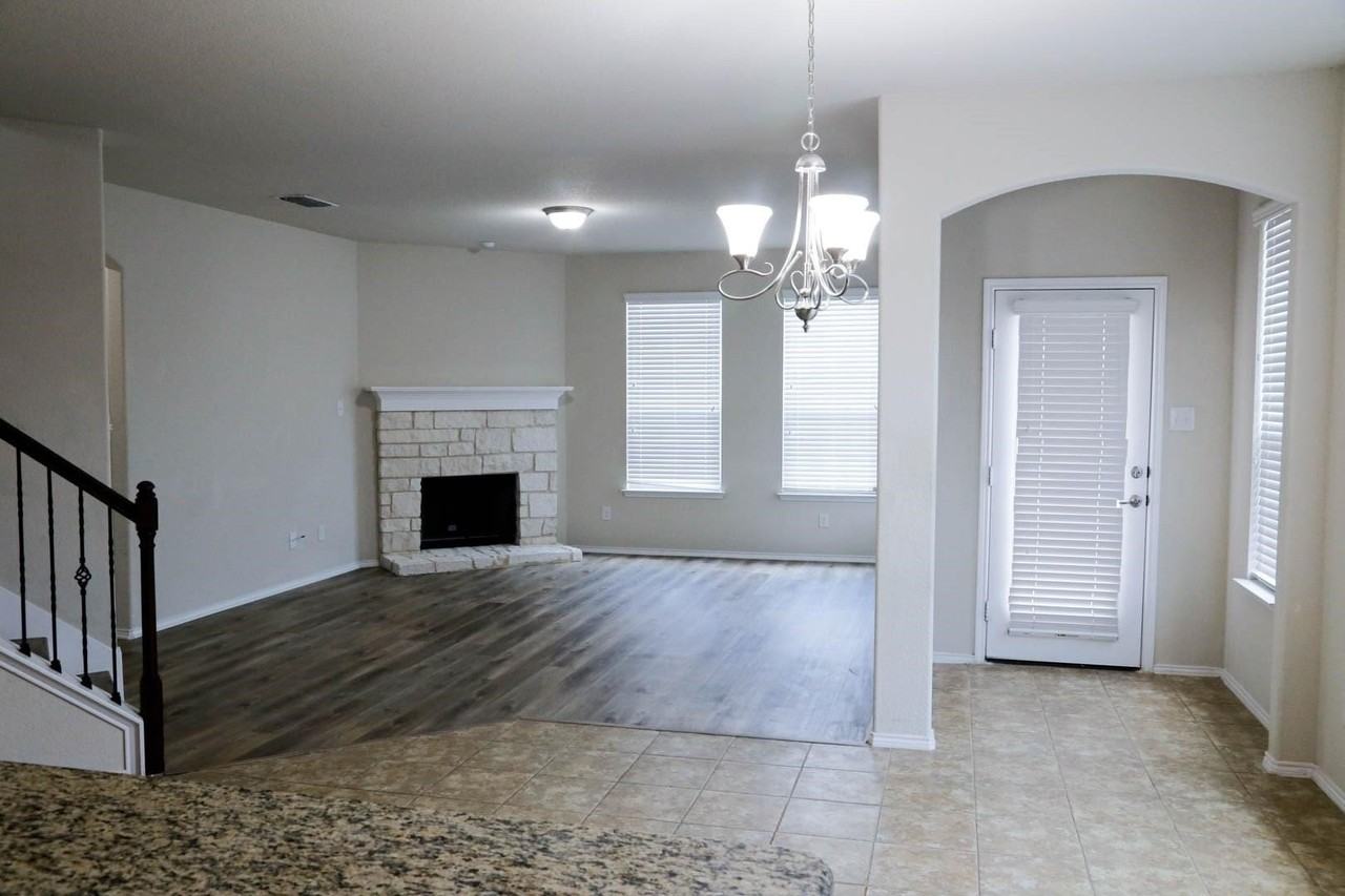 3213 Peninsula Trl - Photo 4 of 17