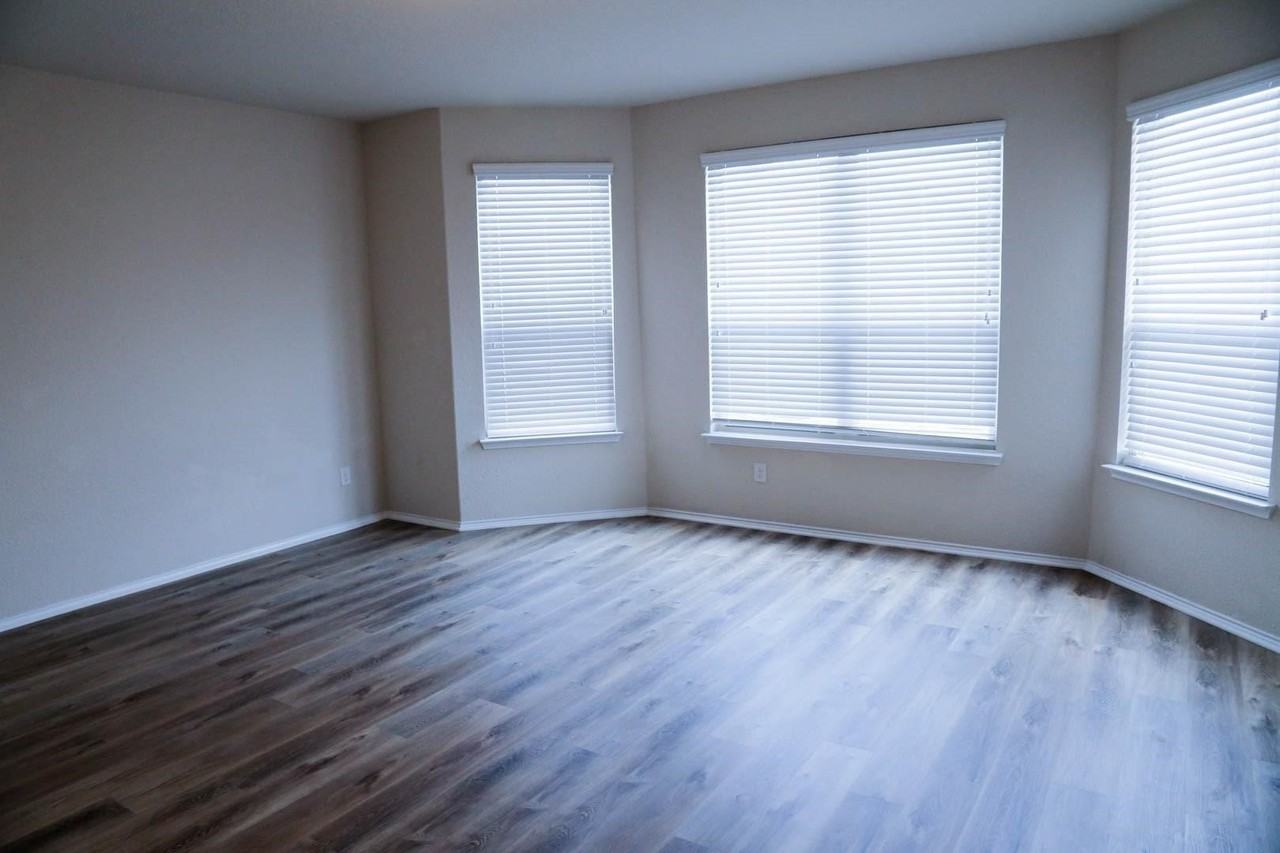 3213 Peninsula Trl - Photo 5 of 17