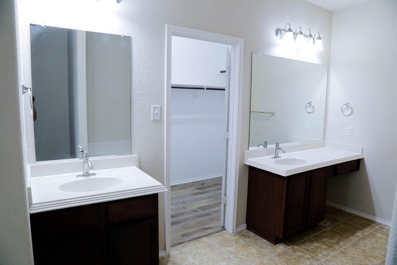 3213 Peninsula Trl - Photo 6 of 17
