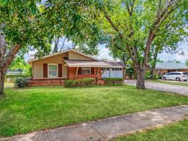 featured image of 2222 Woodoak Dr