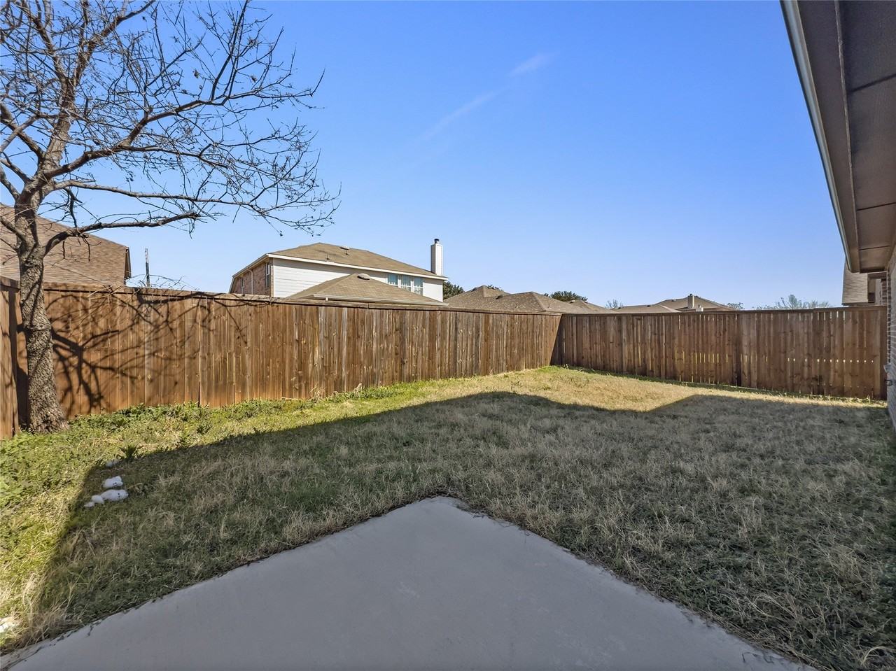 2126 Hobby Dr - Photo 3 of 16
