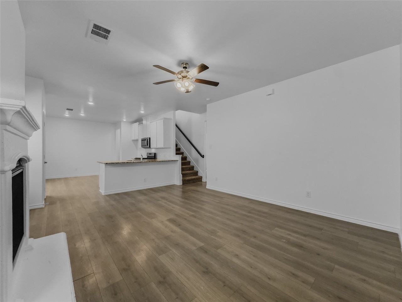 2126 Hobby Dr - Photo 6 of 16