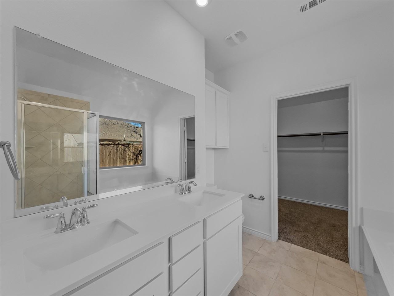 2126 Hobby Dr - Photo 7 of 16