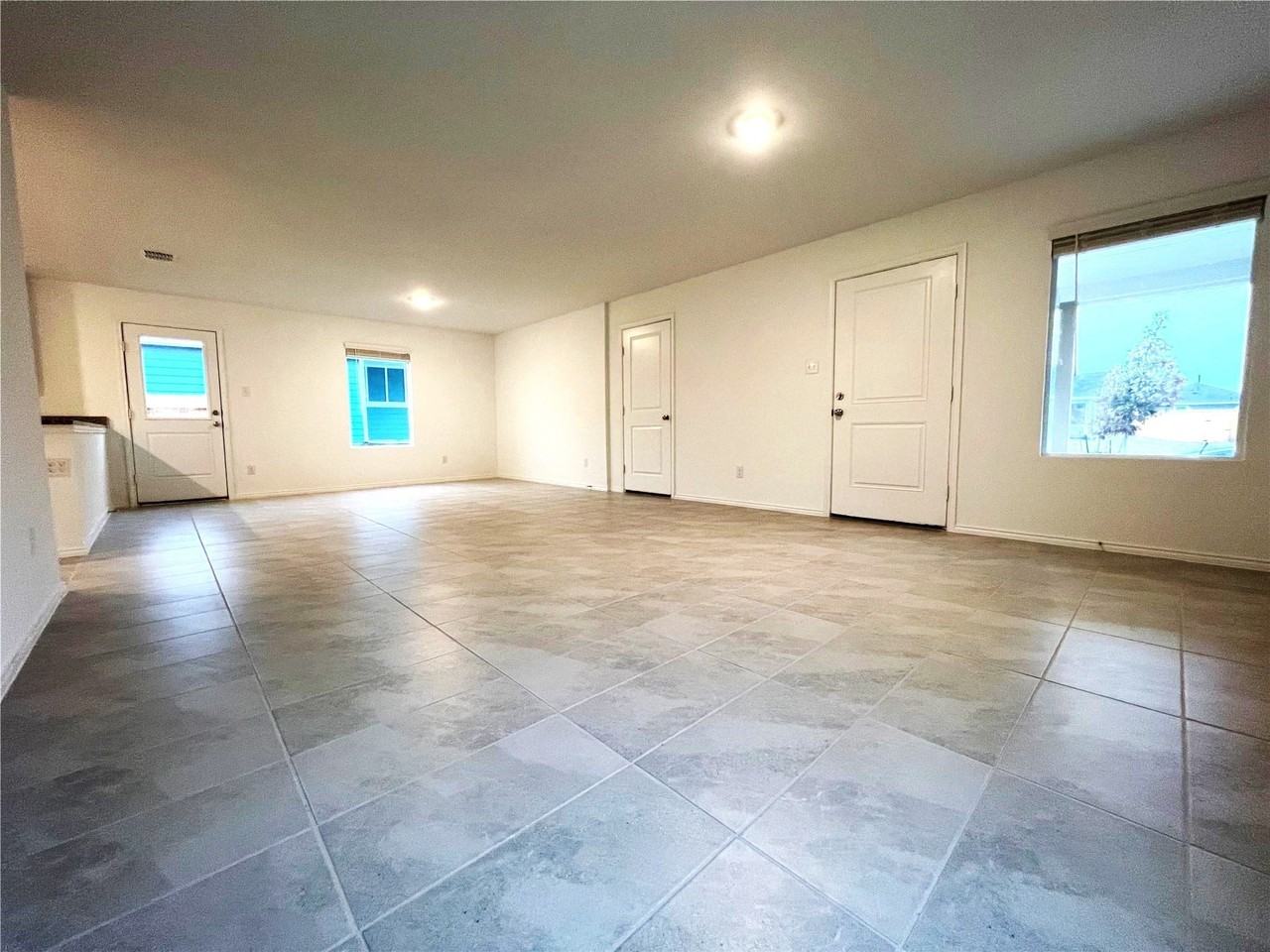 2836 Slatewood Dr - Photo 4 of 28