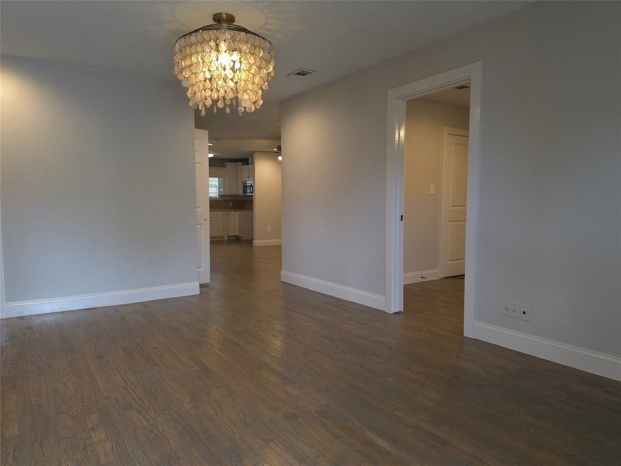 3123 Arizona Ave - Photo 4 of 17