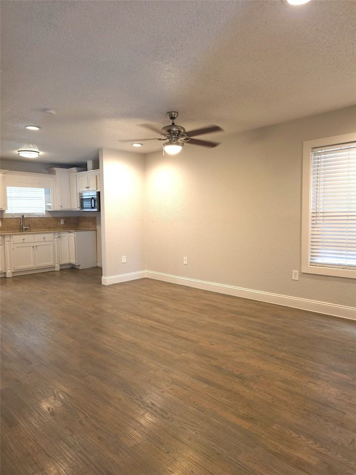 3123 Arizona Ave - Photo 5 of 17