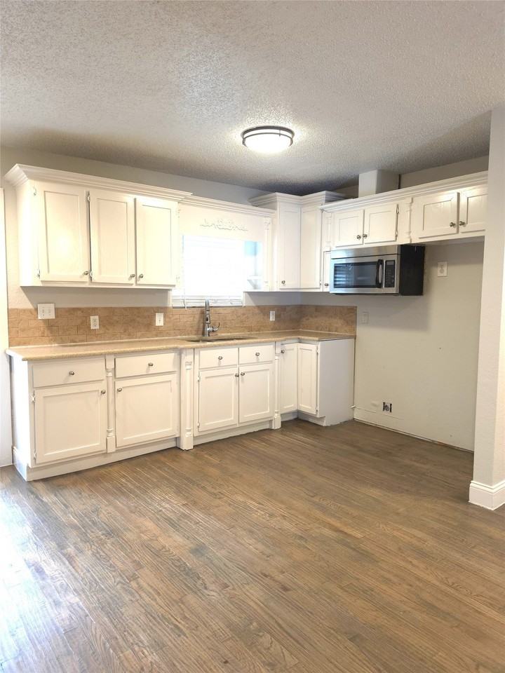 3123 Arizona Ave - Photo 6 of 17