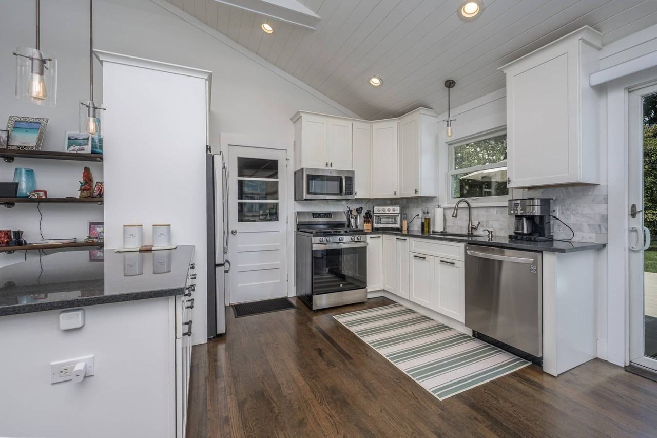 35 Maryland Blvd - Photo 6 of 13