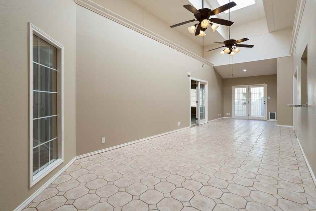 925 Sartain Dr - Photo 4 of 29