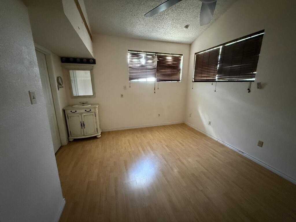 1304 Woodlawn Dr - Photo 6 of 14