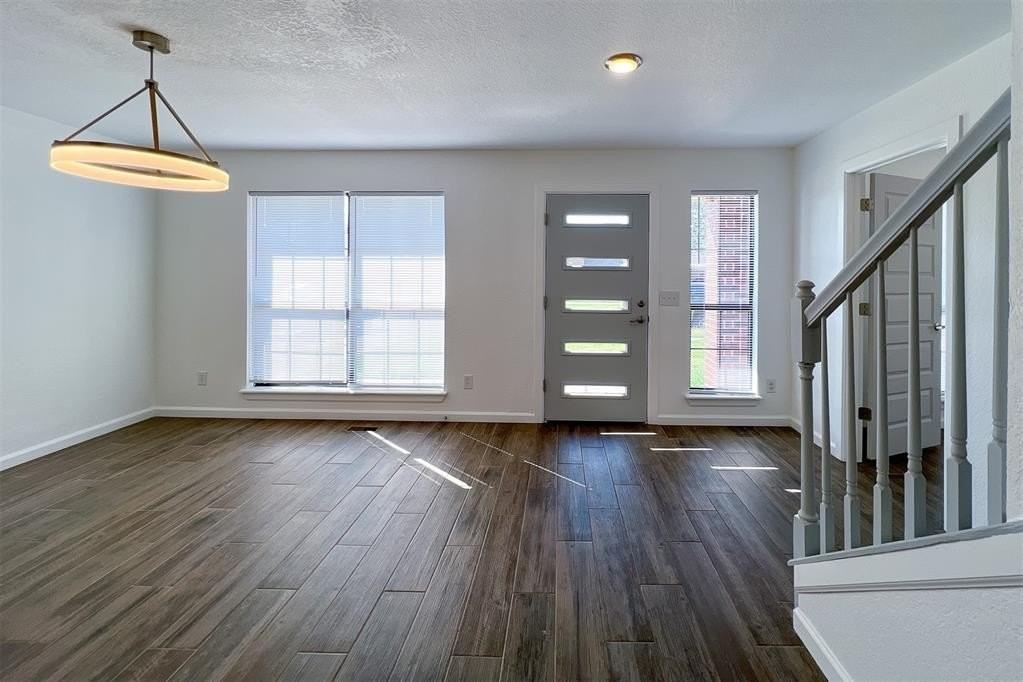 15108 Todd Way - Photo 3 of 40
