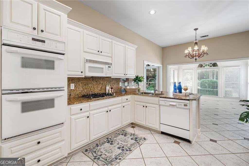 2613 Peterboro Row - Photo 3 of 50