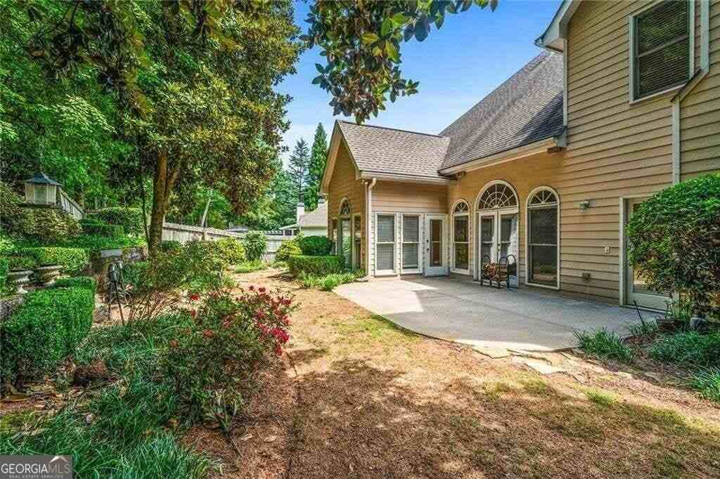 2613 Peterboro Row - Photo 5 of 50