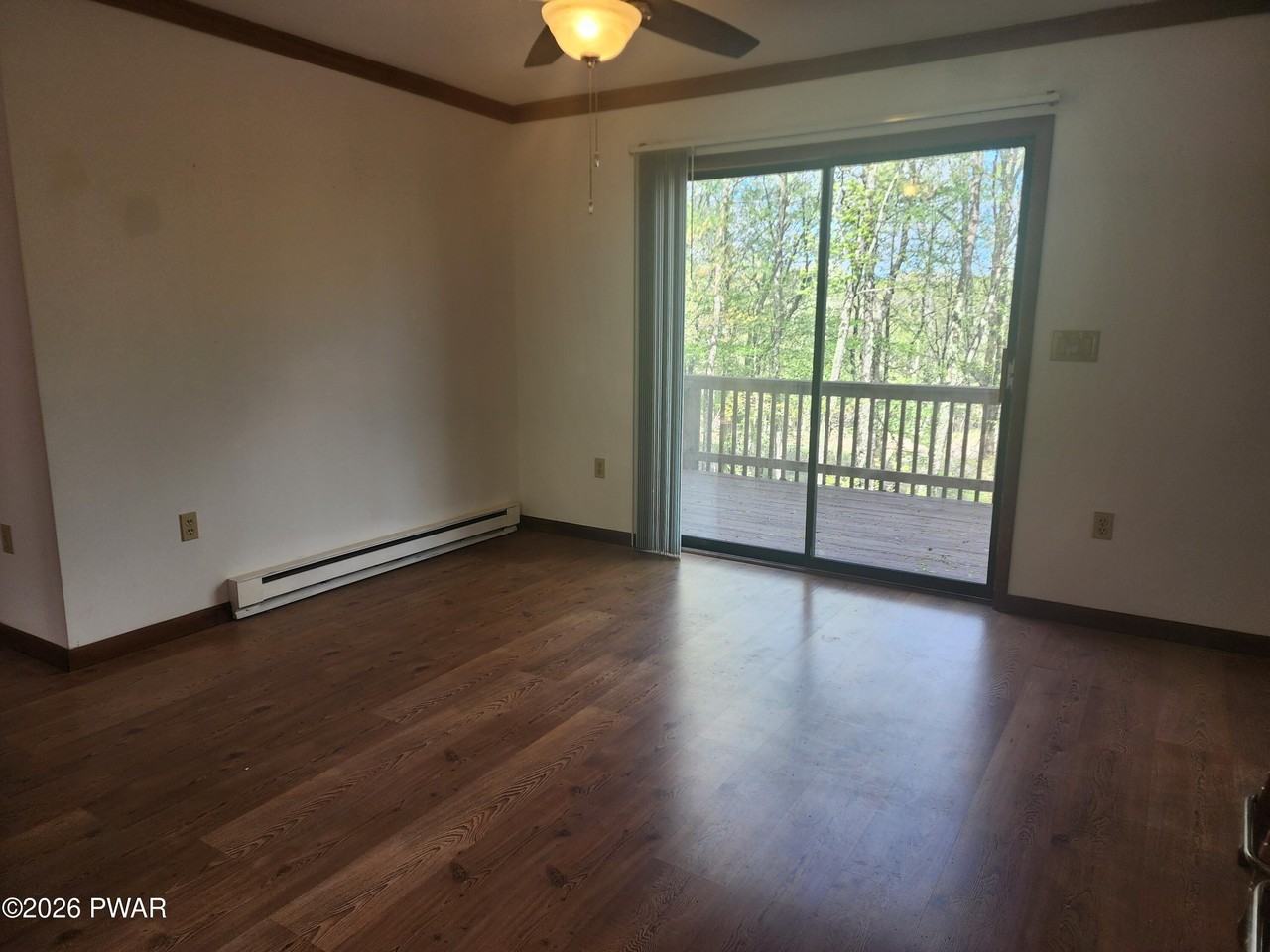 404 Surrey Dr - Photo 6 of 15