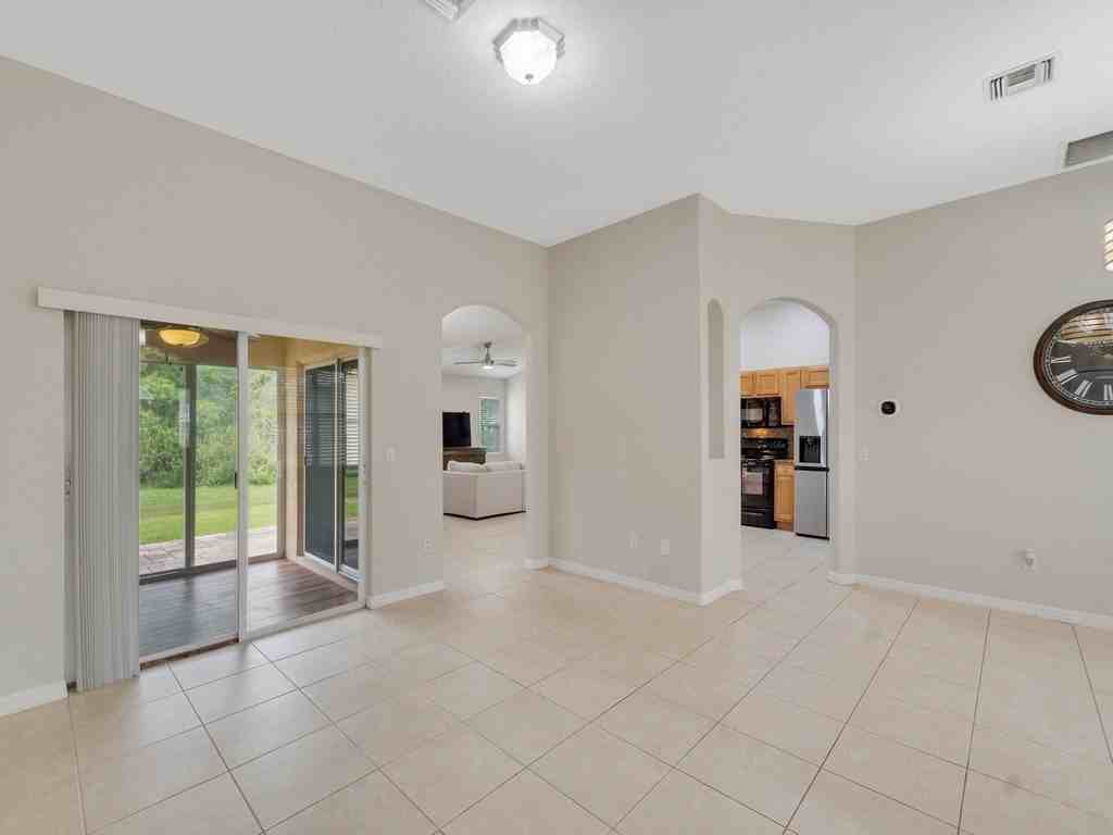 4819 51st Ct - Photo 7 of 32