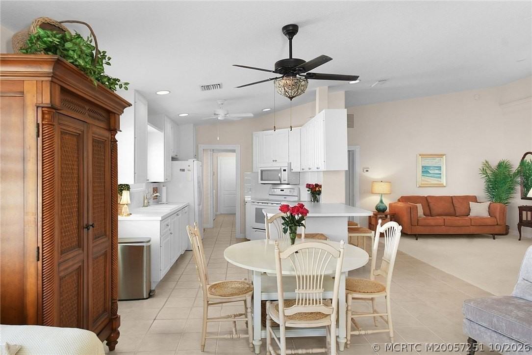 8016 Se Peppercorn Ct - Photo 3 of 41