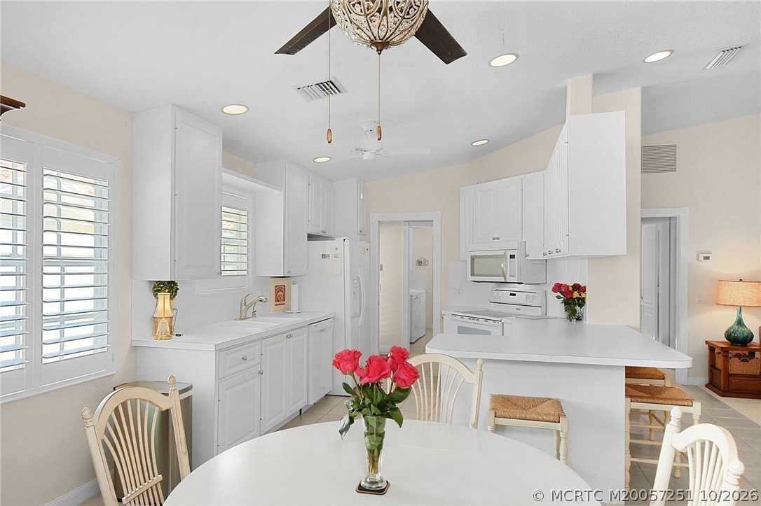 8016 Se Peppercorn Ct - Photo 4 of 41
