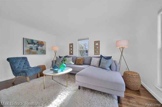 4070 Bacon Ave - Photo 4 of 32
