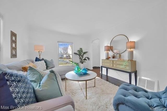 4070 Bacon Ave - Photo 5 of 32