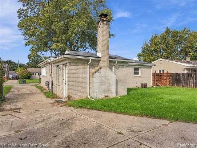 47414 Winthrop St - Photo 5 of 34