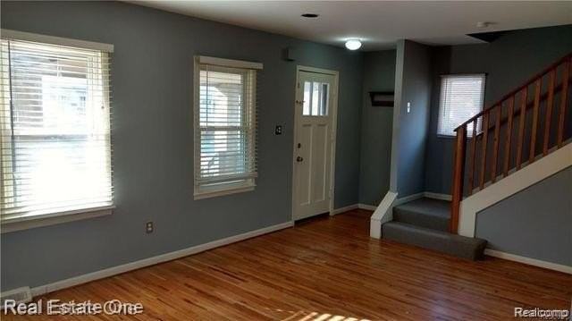 1591 Humphrey Ave - Photo 4 of 21