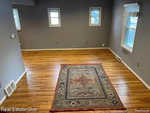 1591 Humphrey Ave - Photo 5 of 21