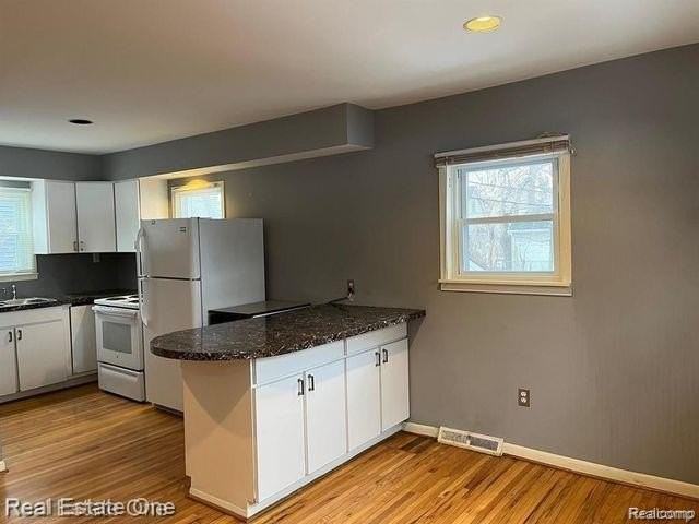 1591 Humphrey Ave - Photo 6 of 21