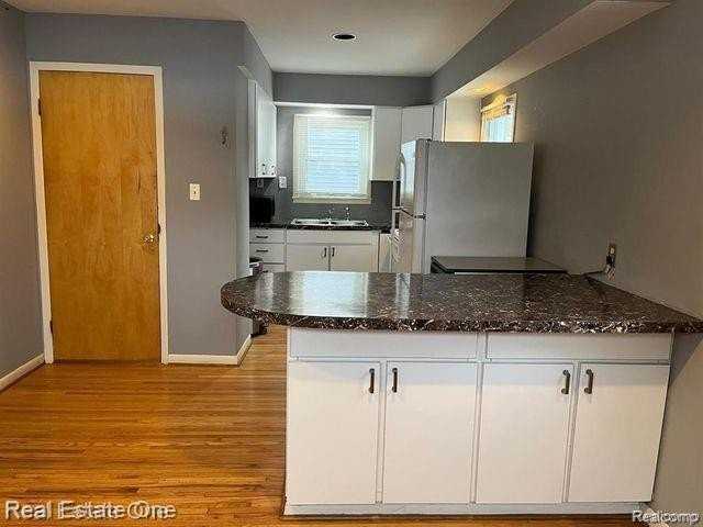 1591 Humphrey Ave - Photo 7 of 21