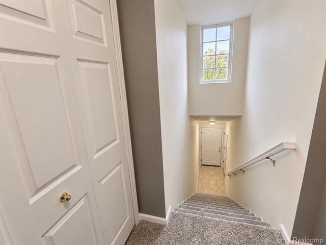 45693 Cagney Dr - Photo 2 of 18