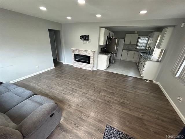 29620 Hathaway St - Photo 2 of 21