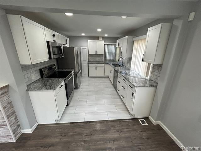 29620 Hathaway St - Photo 4 of 21